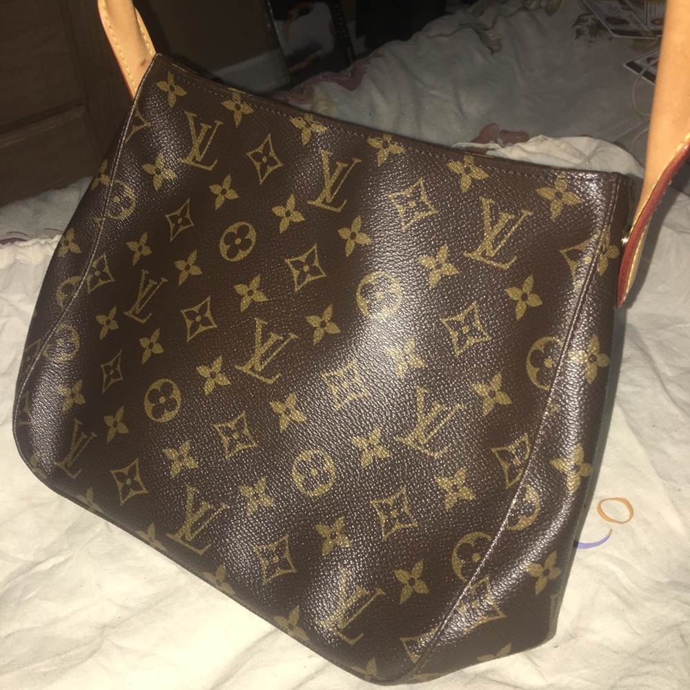 LOUIS VUITTON LOOPING MM